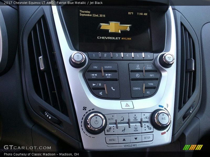 Patriot Blue Metallic / Jet Black 2017 Chevrolet Equinox LT AWD