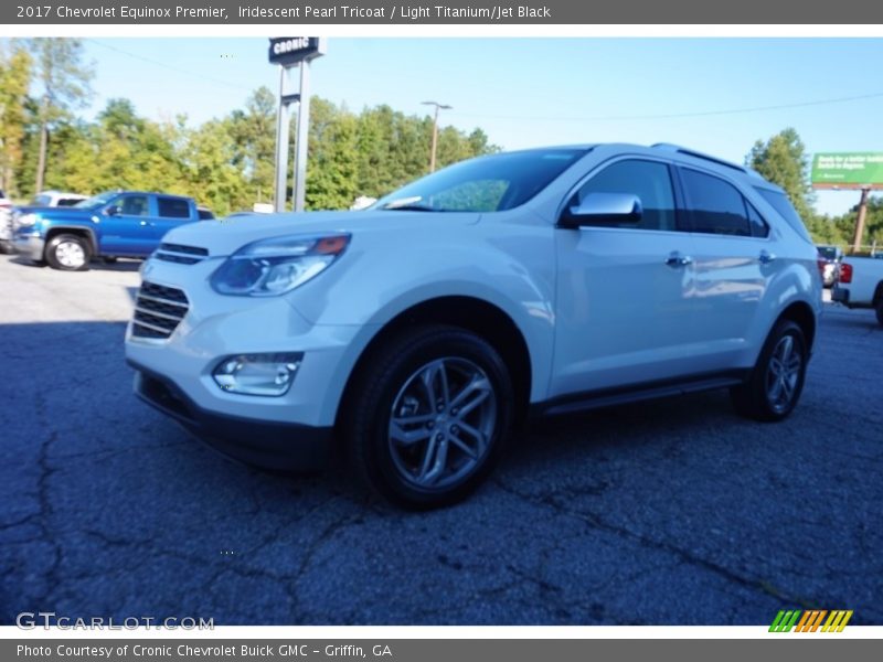 Iridescent Pearl Tricoat / Light Titanium/Jet Black 2017 Chevrolet Equinox Premier