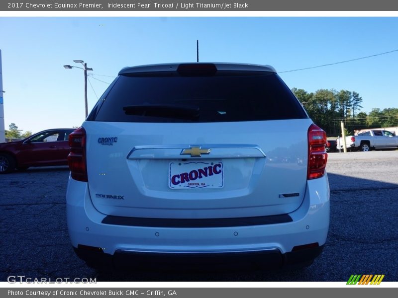 Iridescent Pearl Tricoat / Light Titanium/Jet Black 2017 Chevrolet Equinox Premier