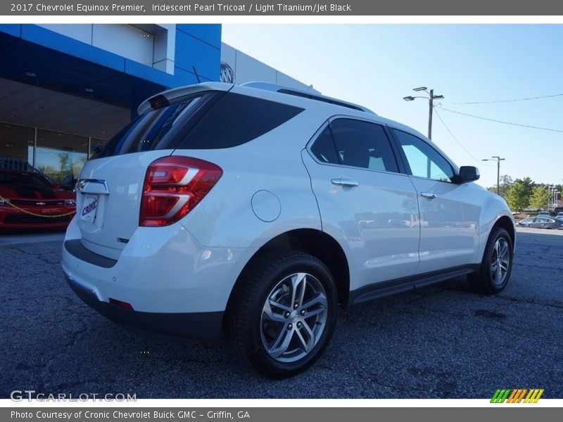 Iridescent Pearl Tricoat / Light Titanium/Jet Black 2017 Chevrolet Equinox Premier