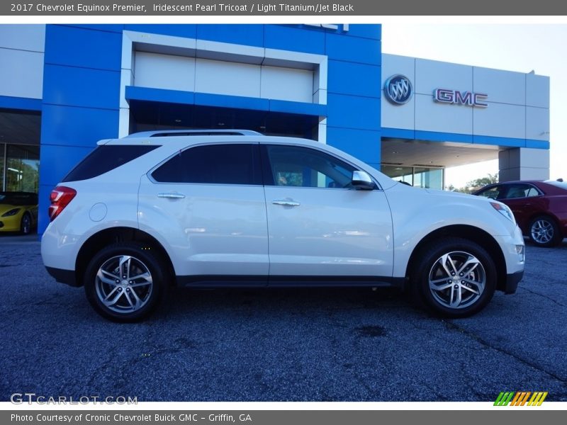 Iridescent Pearl Tricoat / Light Titanium/Jet Black 2017 Chevrolet Equinox Premier