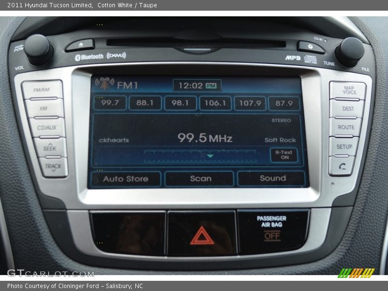 Cotton White / Taupe 2011 Hyundai Tucson Limited