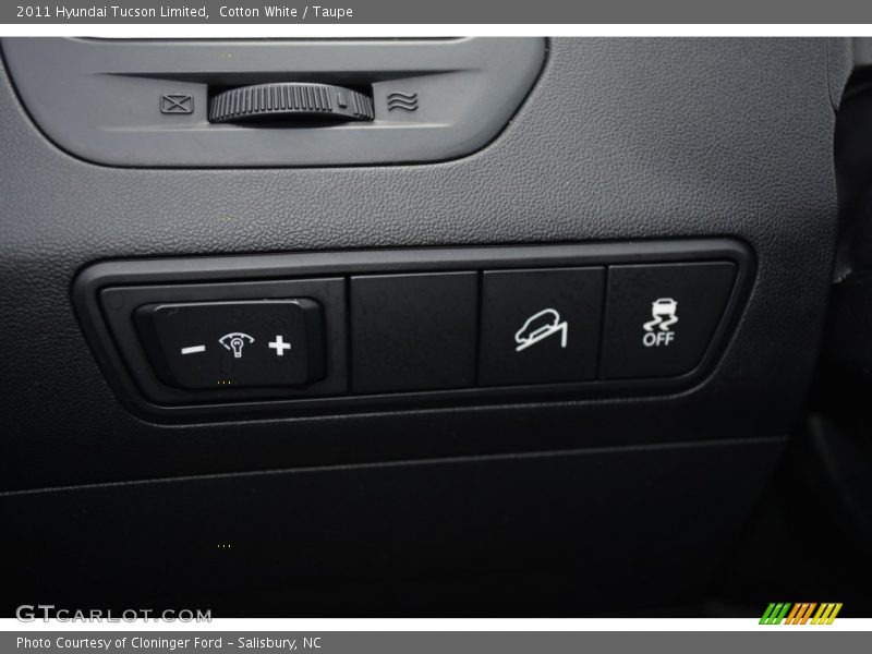 Cotton White / Taupe 2011 Hyundai Tucson Limited