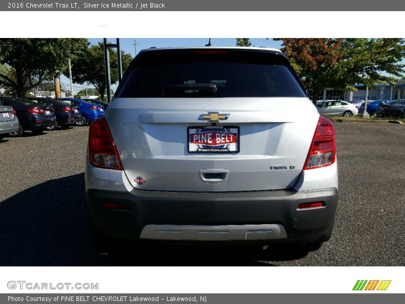 Silver Ice Metallic / Jet Black 2016 Chevrolet Trax LT