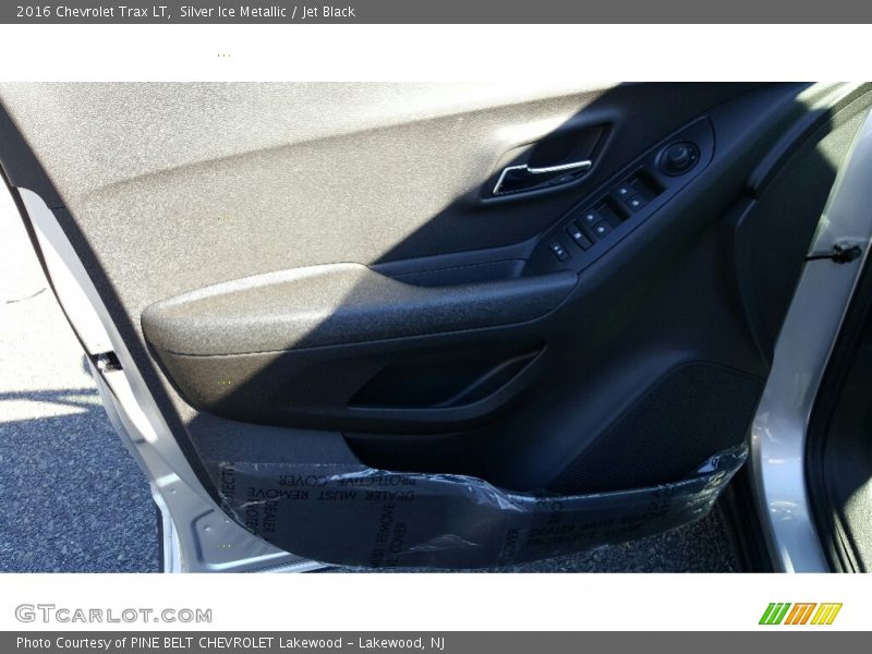 Silver Ice Metallic / Jet Black 2016 Chevrolet Trax LT