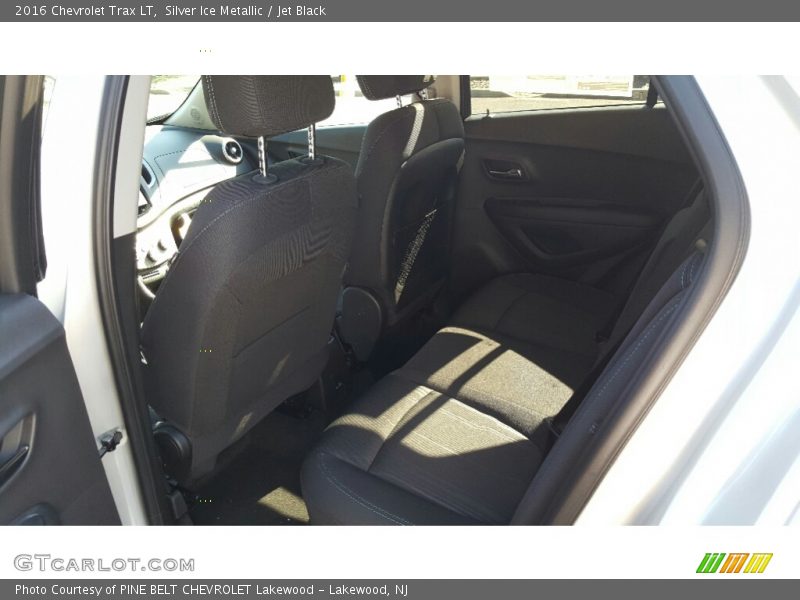Silver Ice Metallic / Jet Black 2016 Chevrolet Trax LT