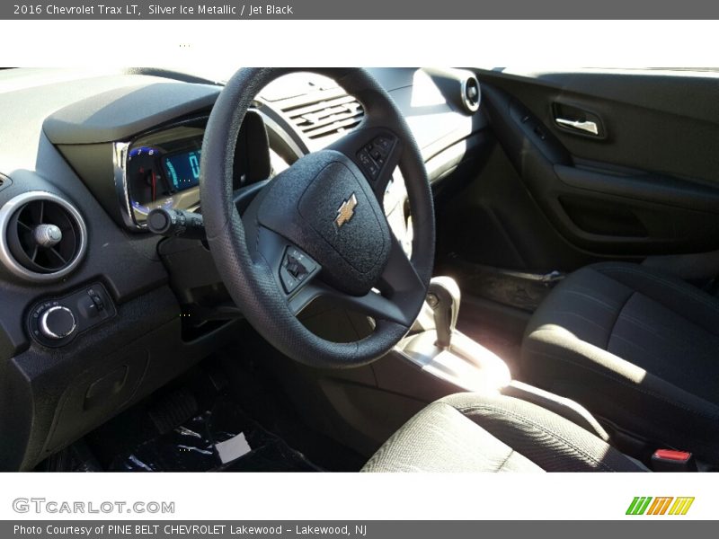 Silver Ice Metallic / Jet Black 2016 Chevrolet Trax LT