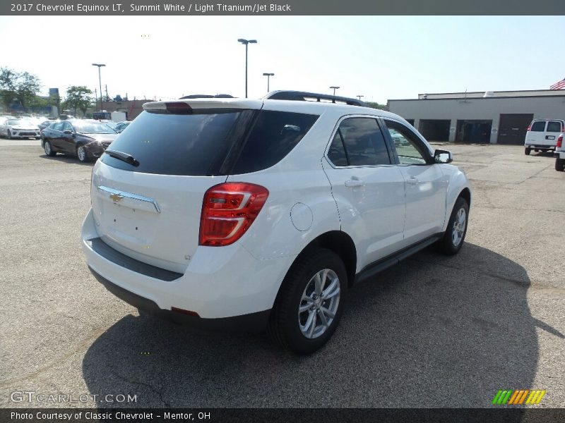 Summit White / Light Titanium/Jet Black 2017 Chevrolet Equinox LT