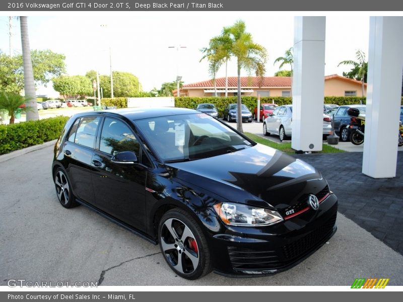 Deep Black Pearl / Titan Black 2016 Volkswagen Golf GTI 4 Door 2.0T S