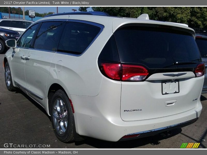 Tusk White / Black/Alloy 2017 Chrysler Pacifica Limited