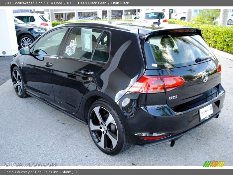 Deep Black Pearl / Titan Black 2016 Volkswagen Golf GTI 4 Door 2.0T S
