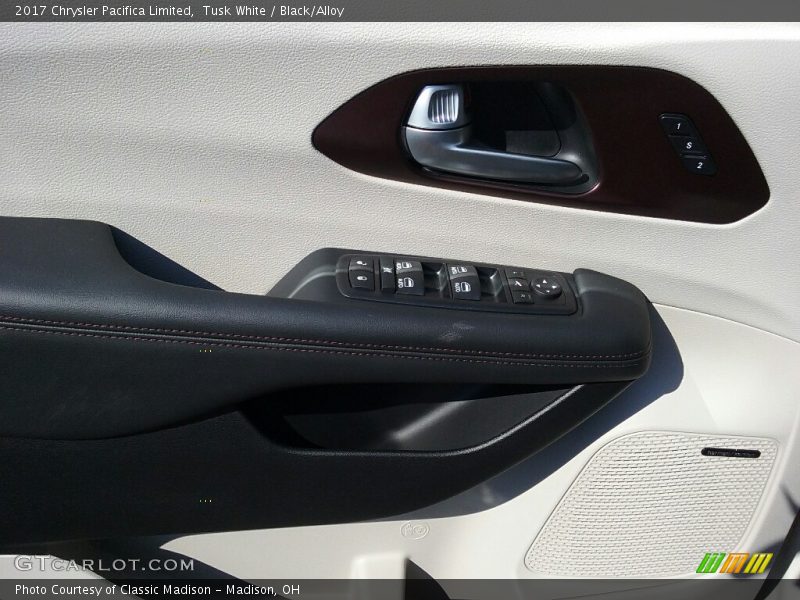 Tusk White / Black/Alloy 2017 Chrysler Pacifica Limited
