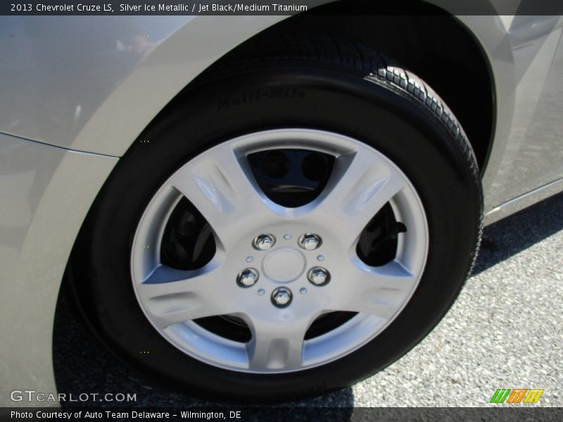 Silver Ice Metallic / Jet Black/Medium Titanium 2013 Chevrolet Cruze LS