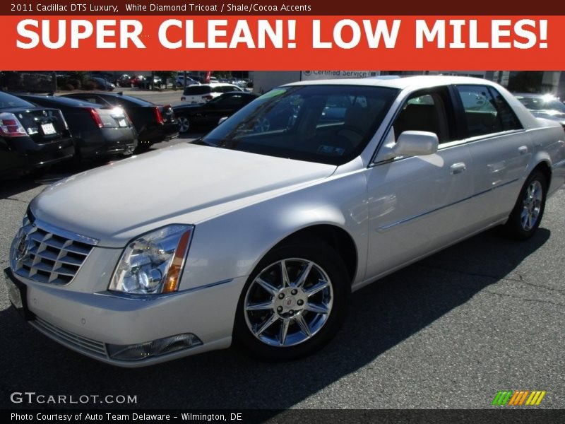White Diamond Tricoat / Shale/Cocoa Accents 2011 Cadillac DTS Luxury