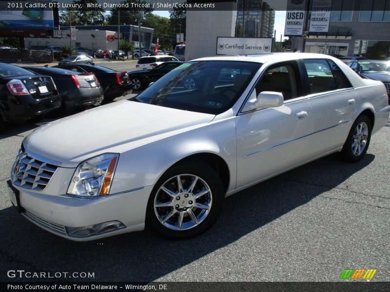 White Diamond Tricoat / Shale/Cocoa Accents 2011 Cadillac DTS Luxury