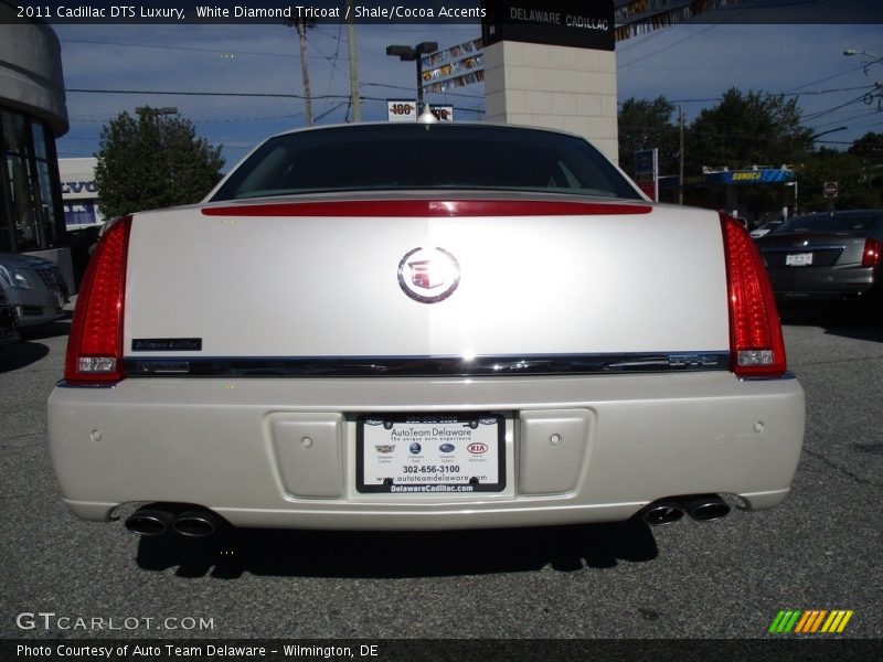White Diamond Tricoat / Shale/Cocoa Accents 2011 Cadillac DTS Luxury