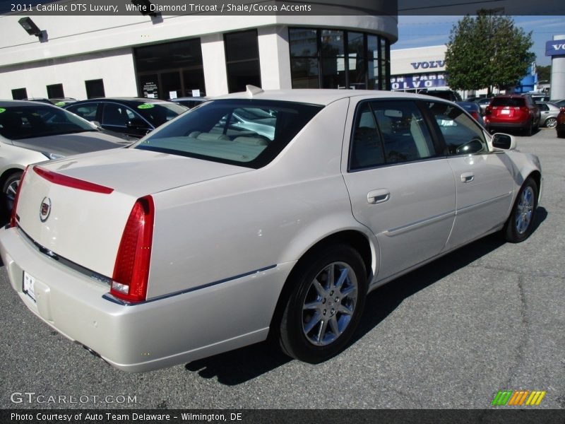 White Diamond Tricoat / Shale/Cocoa Accents 2011 Cadillac DTS Luxury