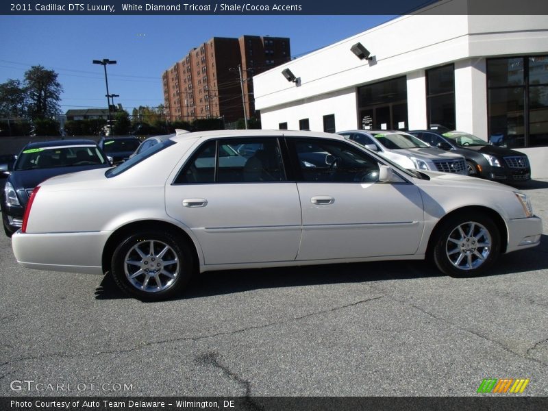 White Diamond Tricoat / Shale/Cocoa Accents 2011 Cadillac DTS Luxury