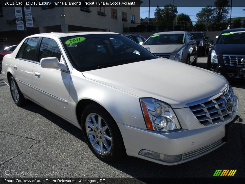 White Diamond Tricoat / Shale/Cocoa Accents 2011 Cadillac DTS Luxury