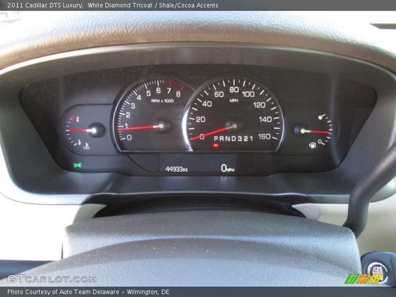 White Diamond Tricoat / Shale/Cocoa Accents 2011 Cadillac DTS Luxury