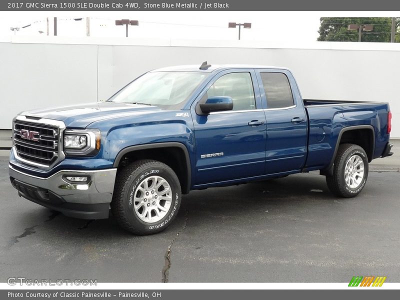 Front 3/4 View of 2017 Sierra 1500 SLE Double Cab 4WD