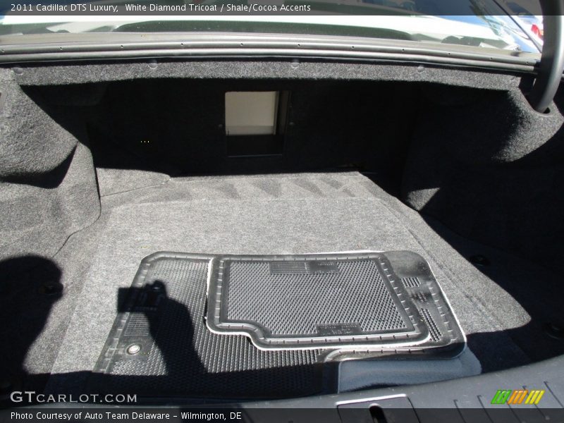 White Diamond Tricoat / Shale/Cocoa Accents 2011 Cadillac DTS Luxury