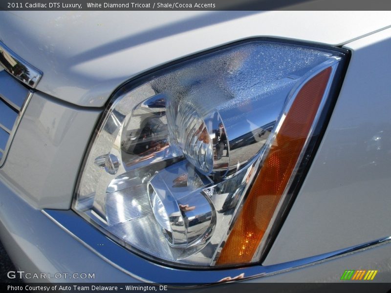 White Diamond Tricoat / Shale/Cocoa Accents 2011 Cadillac DTS Luxury