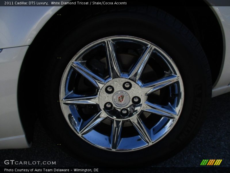 White Diamond Tricoat / Shale/Cocoa Accents 2011 Cadillac DTS Luxury
