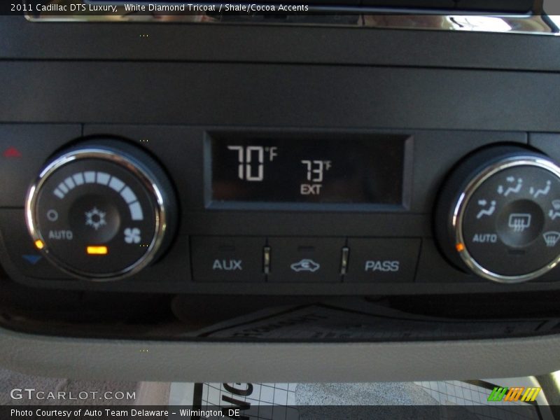 White Diamond Tricoat / Shale/Cocoa Accents 2011 Cadillac DTS Luxury
