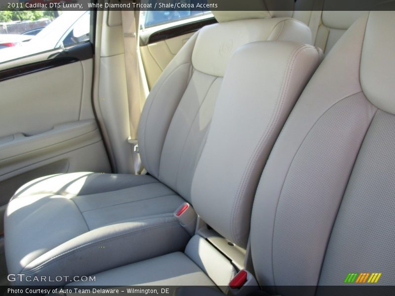 White Diamond Tricoat / Shale/Cocoa Accents 2011 Cadillac DTS Luxury