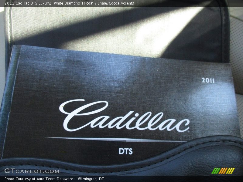 White Diamond Tricoat / Shale/Cocoa Accents 2011 Cadillac DTS Luxury