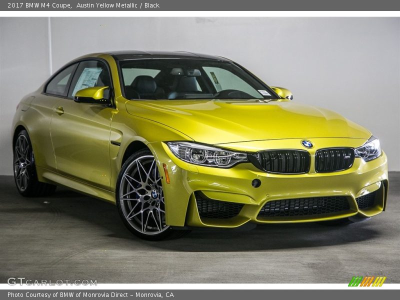 Front 3/4 View of 2017 M4 Coupe