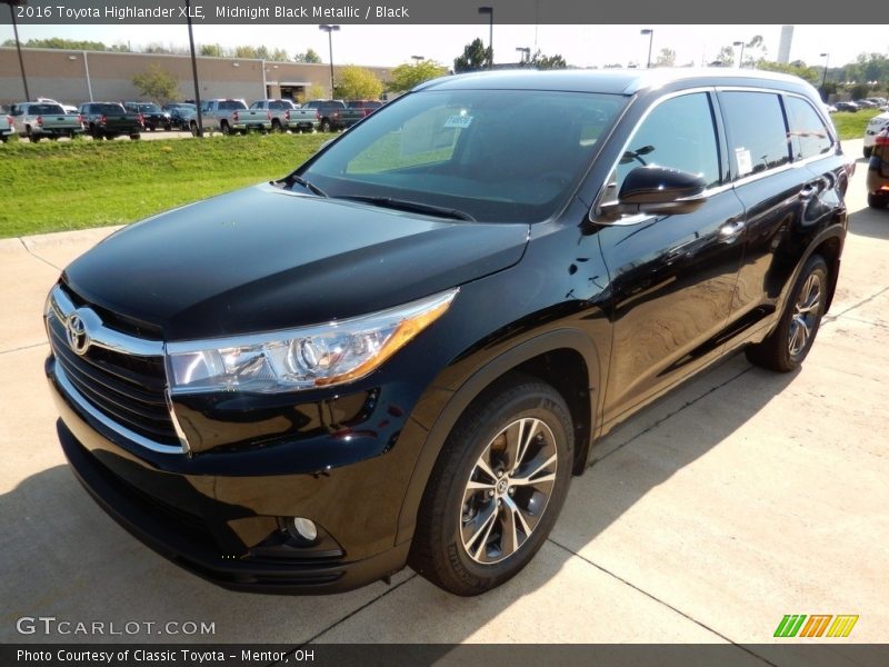 Front 3/4 View of 2016 Highlander XLE