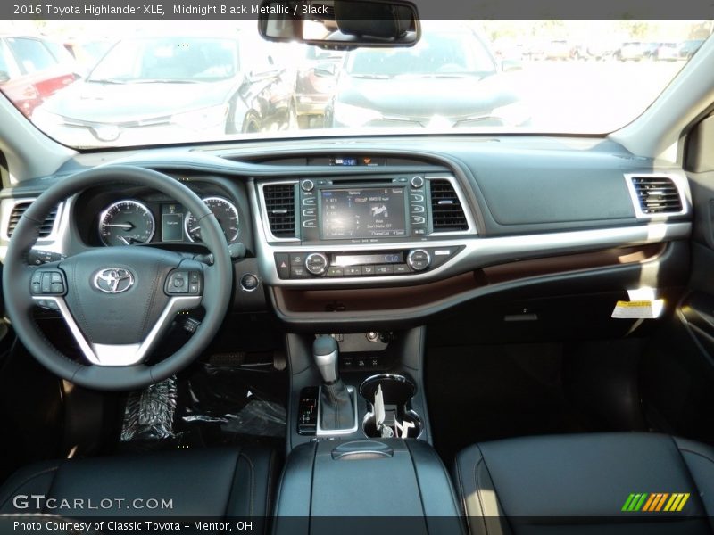 Midnight Black Metallic / Black 2016 Toyota Highlander XLE