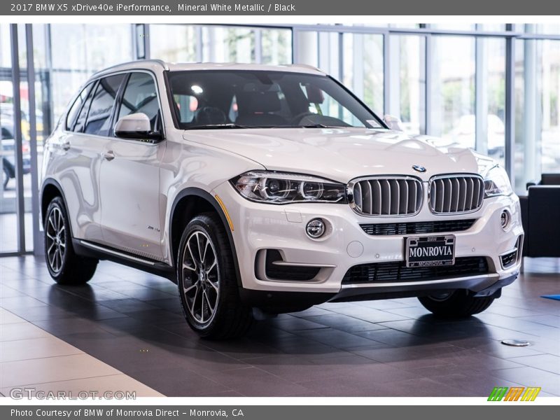 Front 3/4 View of 2017 X5 xDrive40e iPerformance