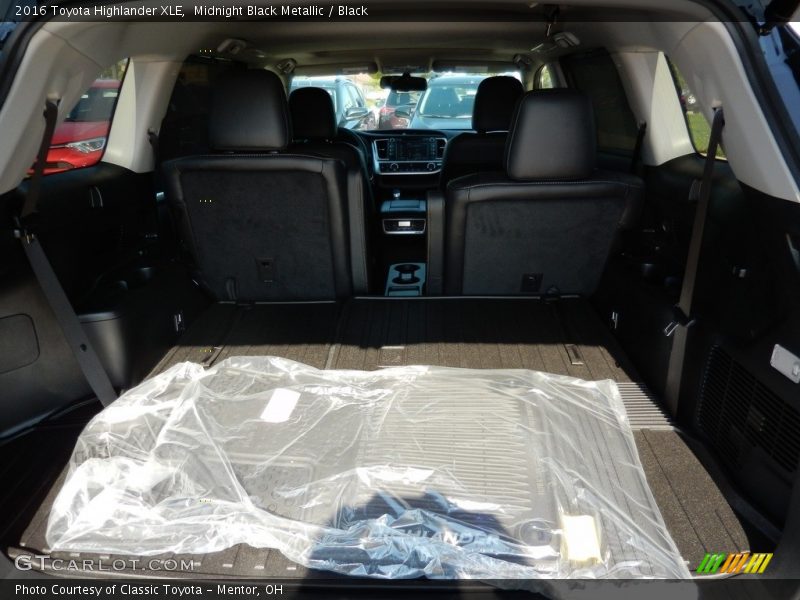 Midnight Black Metallic / Black 2016 Toyota Highlander XLE
