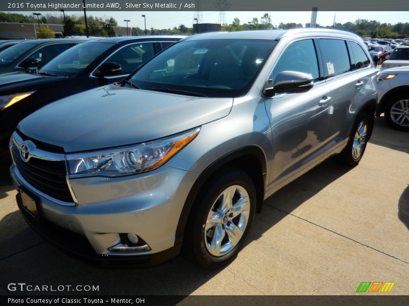 Front 3/4 View of 2016 Highlander Limited AWD