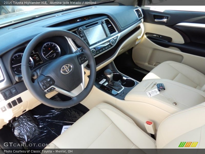 Alumina Jade Metallic / Almond 2016 Toyota Highlander XLE