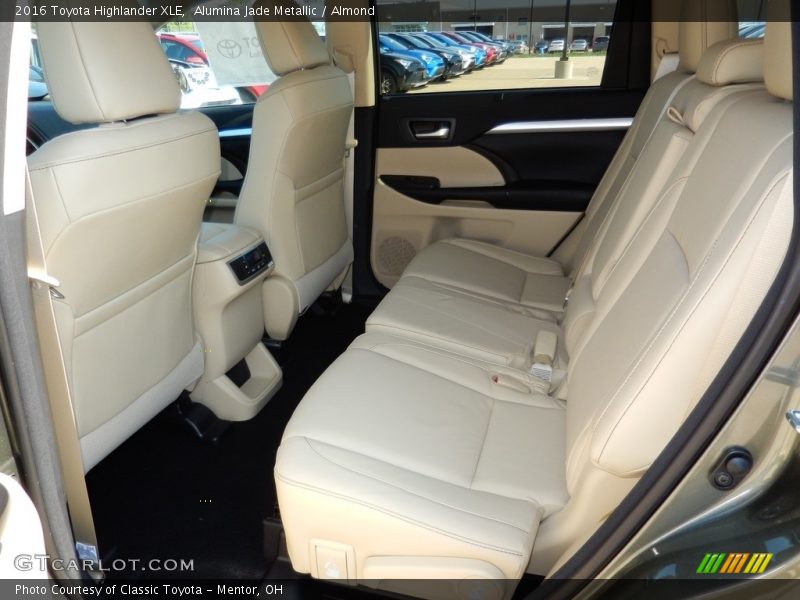 Alumina Jade Metallic / Almond 2016 Toyota Highlander XLE