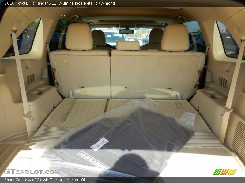 Alumina Jade Metallic / Almond 2016 Toyota Highlander XLE