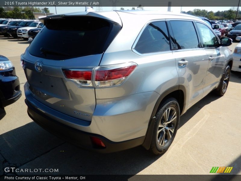 Silver Sky Metallic / Ash 2016 Toyota Highlander XLE