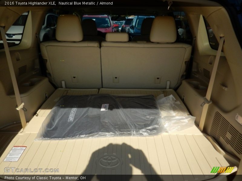 Nautical Blue Metallic / Almond 2016 Toyota Highlander XLE