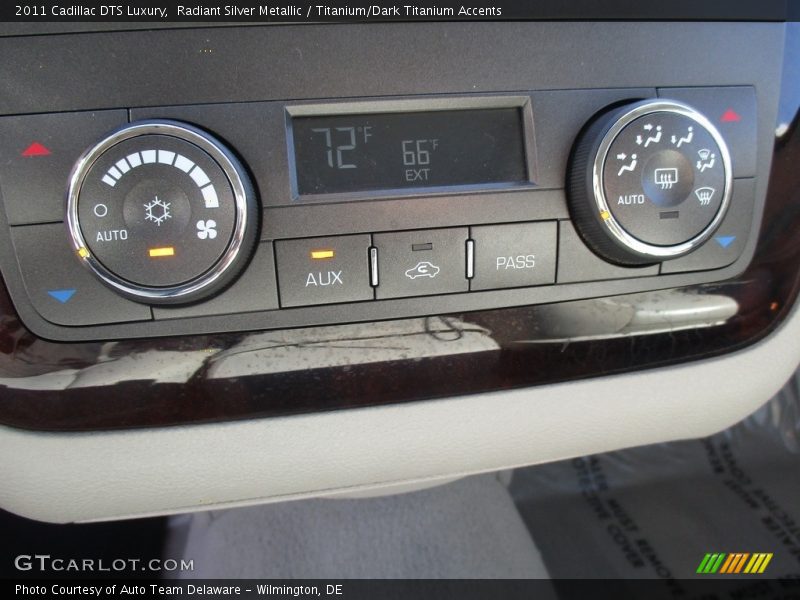 Radiant Silver Metallic / Titanium/Dark Titanium Accents 2011 Cadillac DTS Luxury