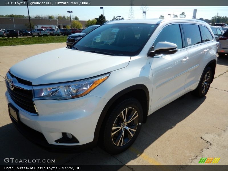 Front 3/4 View of 2016 Highlander XLE