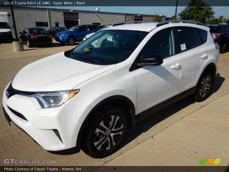 Front 3/4 View of 2016 RAV4 LE AWD