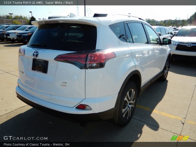 Super White / Black 2016 Toyota RAV4 LE AWD