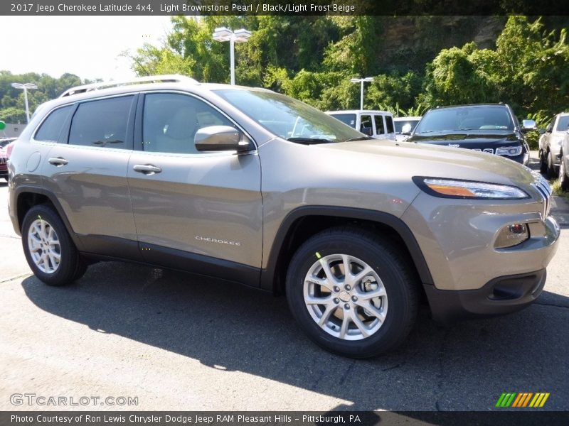 Front 3/4 View of 2017 Cherokee Latitude 4x4