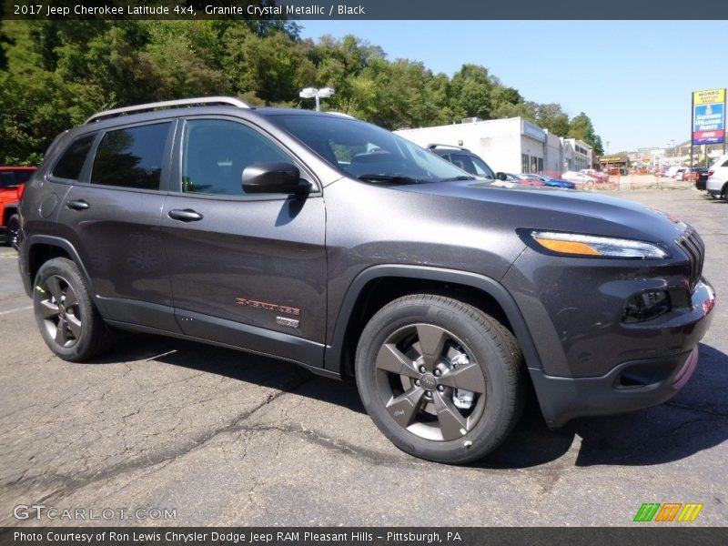 Front 3/4 View of 2017 Cherokee Latitude 4x4