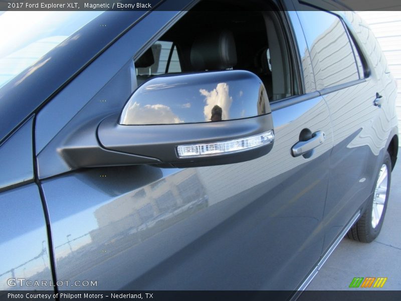 Magnetic / Ebony Black 2017 Ford Explorer XLT