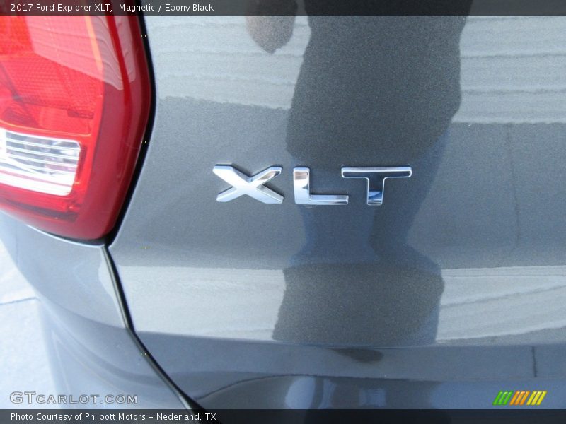 Magnetic / Ebony Black 2017 Ford Explorer XLT